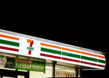 What Japanese People Really Buy at the Convenience Store: Drinks and Snacks After Dark