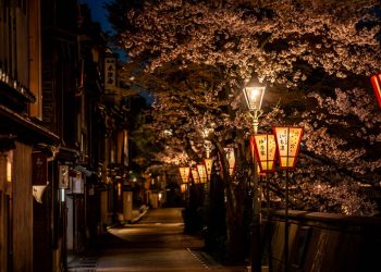 Couple Night Walks Through Historic Towns: Kanazawa, Kurashiki, and More