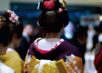 Geisha vs. Oiran: Understanding the Cultural Divide Between Japan’s Elegant Entertainers