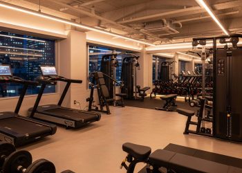 Midnight Fitness in Japan: 24-Hour Gyms, Late-Night Yoga, and Wellness Studios