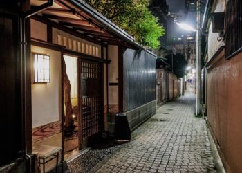 Kagurazaka’s Hidden Night Cafés: Espresso, Jazz, and Poetry at 1AM